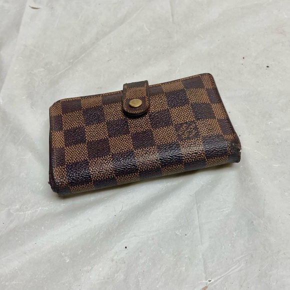 Louis Vuitton Damier Ebene Kisslock Compact Wallet 5in x 4in - Picture 5 of 16